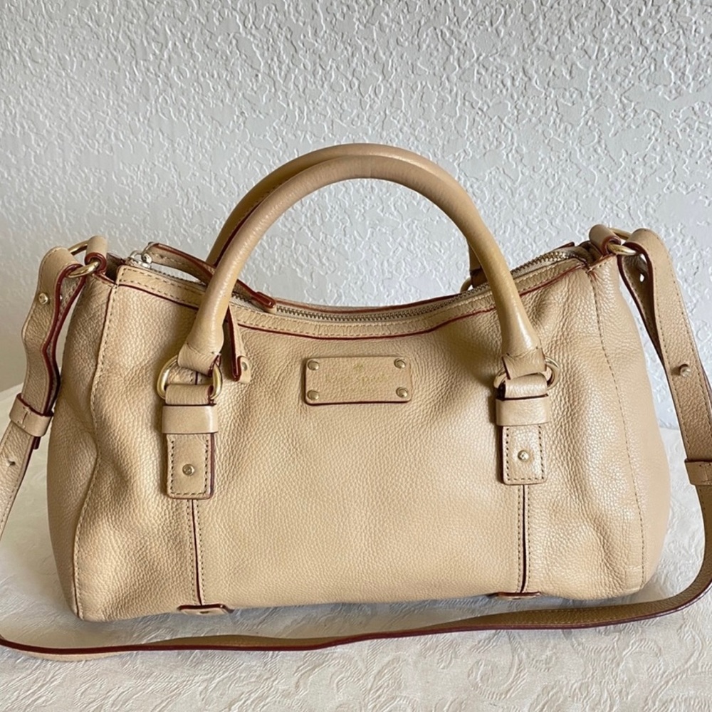Kate spade satchel handbag.Color nude. Inside it was repaired different pattern